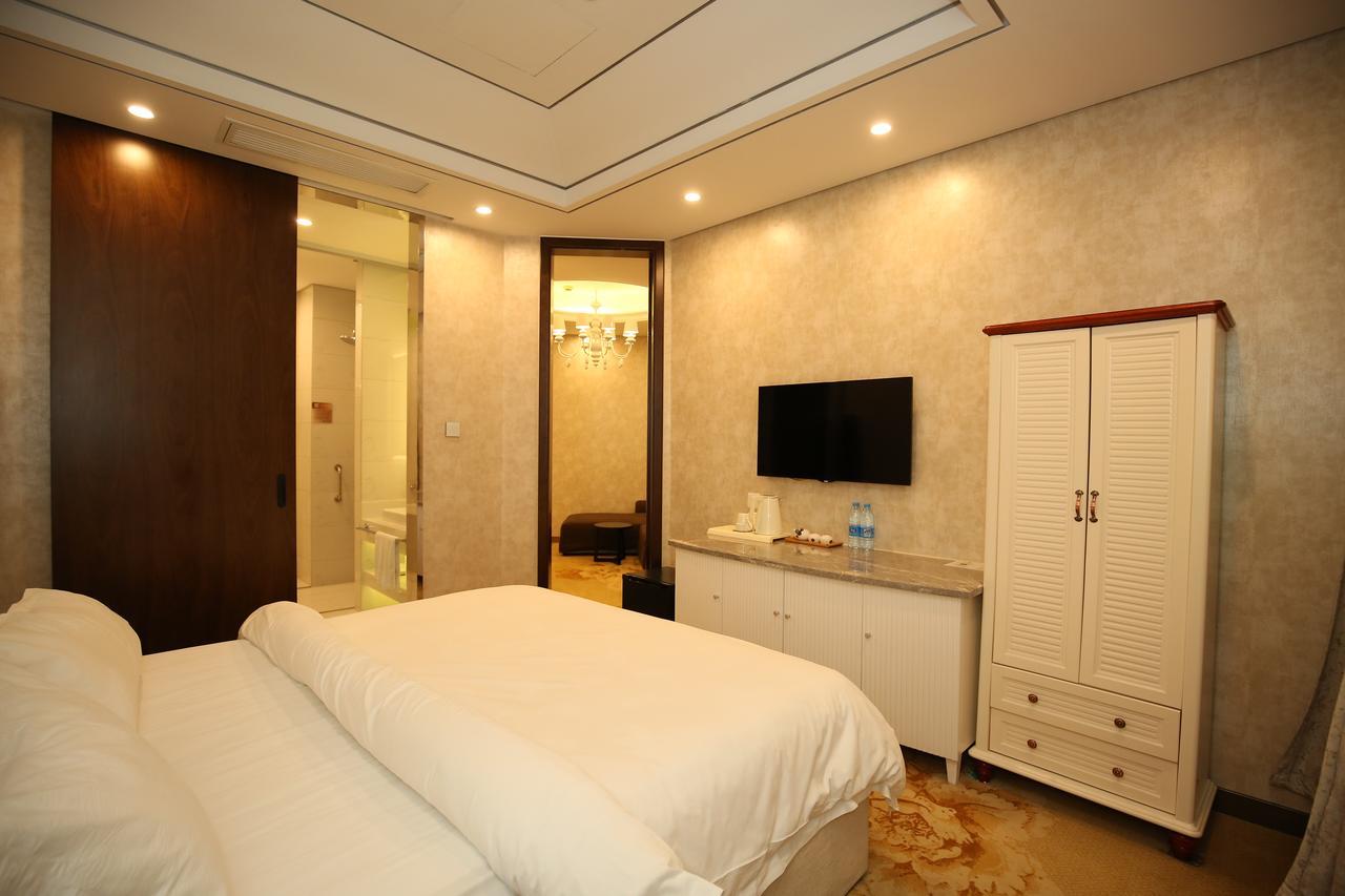Crown Crystal Hotel Shanghai Exterior photo
